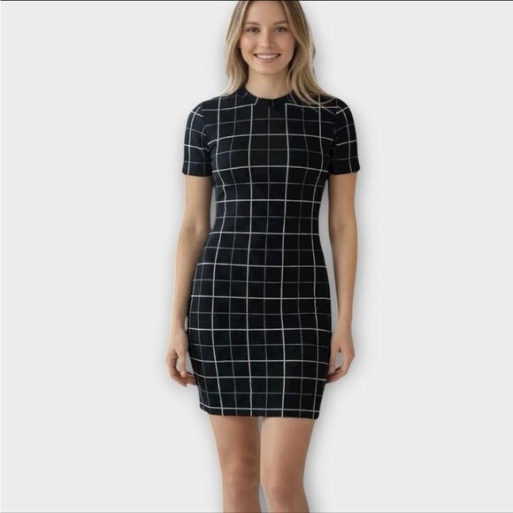 Divided Dresses & Skirts - H&M Divided Dress Short Sleeve Black and White Women’s Size S